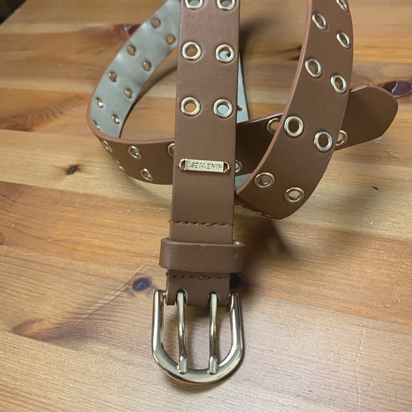 Nine West Vegan Leather Belt, Gold Grommets & Hardware. - Picture 6 of 7